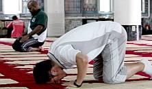 A Korean Muslim at worship
